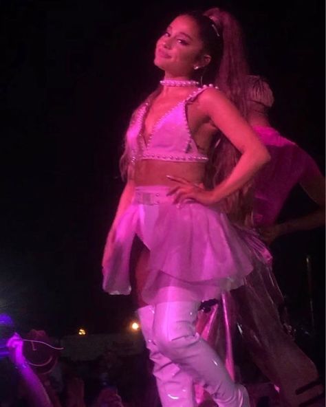 Ariana Grande Fat, Ariana Grande Tour, Ariana Grande Lockscreen, Ariana Tour, Ariana Grande Sweetener, Ariana Grande Style, Ariana Grande Pictures, Ariana G, Cat Valentine