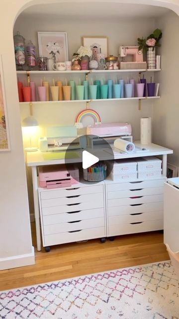 Cricut SVG Sharing | Crafting Content on Instagram: "I wish I had at least one corner of this room 🙏🏼😍🥰 Isn’t this every crafter’s dream????💭  Follow us for more crafting ideas ✨  Video by @homesweetpink go follow this amazing creator 🩷 . . #cricut #cricutcreated #cricutmade #cricutmaker #cricutcraft #cricutcrafting #craftersofinstagram #craftersgonnacraft #crafty #craftylife #cricutcreations #ikeaoffice #ikeacraftroom #craftroomtour #craftroom #ikeaalex #ikeahack #homeofficetour #colorfulcraftroom #ikeabilly #ikeaalexdrawers #cricutcraftroom #cricutspace" Cricut Corner Organization, Cricket Office Ideas, Small Space Cricut Area, Printshop Studio Design, Simple Craft Room Ideas, Cricut Work Station Ideas Small Office, Cricut Work Station, Cricut Office Decor Ideas, Rangement Cricut