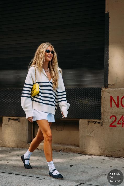 Striped Shirt Street Style, Emili Sindlev Style 2023, Ss24 Street Style, Nyc Street Style 2024, Emili Sindlev Hair, Emili Sindlev Street Style, Stripe Top Street Style, Emili Sindlev Style, Ss24 Outfits