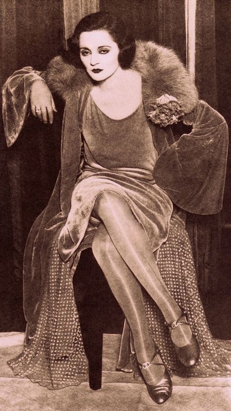 Tallulah Bankhead, Theatre London, Louise Brooks, Historic Photos, Vintage Portraits, Silent Film, 1920s Fashion, Pose Reference Photo, Vintage Glamour