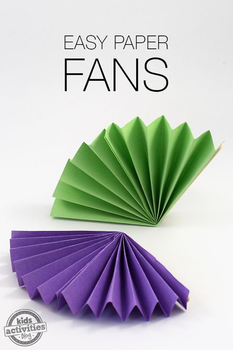 The hot days of summer are upon us! Kids will love keeping cool with colorful Easy Paper Fans that they made themselves. Wooden Craft Sticks, Construction Paper Crafts, Easy Paper Flowers, Paper Fan, Kids Crafting, Paper Weaving, Fun Arts And Crafts, Paper Craft Diy Projects, Paper Fans