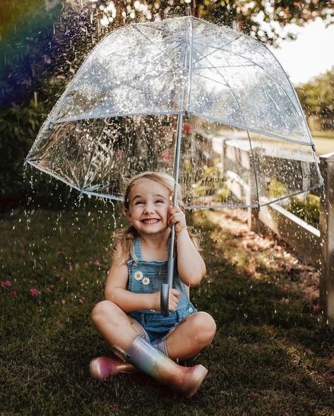 Toddler Poses, Toddler Photoshoot, Beautiful Photoshoot Ideas, Toddler Photos, Photography Journey, Fun Photoshoot, Summer Photoshoot, Outdoor Photoshoot, Foto Poses