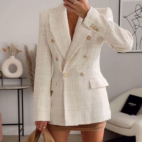 Tweed Double Breasted Blazer, White Blazer Autumn Outfit, Tweed Blazers For Women, Channel Jacket Outfit Tweed Blazer, Cream Boucle Jacket Outfit, White Boucle Jacket Outfit, Boucle Blazer Outfit, Channel Blazer, White Tweed Jacket Outfit