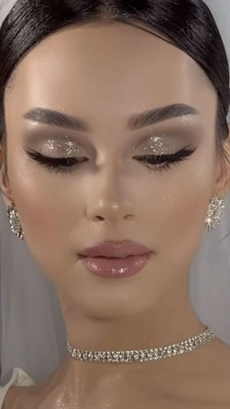 Pageant Makeup, Silver Makeup, Hollywood Makeup, Prom Eye Makeup, Formal Makeup, White Makeup, Ethereal Makeup, Makijaż Smokey Eye, Stunning Makeup