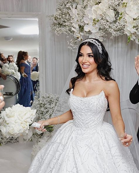 Ball Gown Wedding Dress With Veil, Bride Hair With Headpiece, Wedding Hair Pieces Down Hairstyles, Veil Headpiece Hair Down, Hairstyles With Ball Gowns, Bride Hairstyles With Headpiece, Wedding Hair For Ballgown Dress, Wedding Hair Cathedral Veil Hairstyles, Bridal Headpieces Hair Down