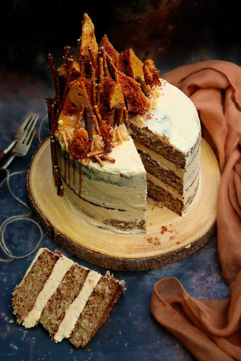 Toffee Apple Cake Bonfire Night, Bonfire Night Puddings, Bonfire Night Cake Ideas, Bonfire Birthday Cake, Toffee Apple Cake, Bonfire Night Desserts, Bonfire Baking, Bonfire Night Cake, Bonfire Toffee