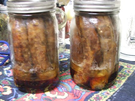 Canning Sausage Canning Jelly, Canning Granny, Dehydrating Food Storage, Diy Canning, Canned Meats, Pressure Canning Recipes, Canning 101, Canning Process, Home Canning Recipes