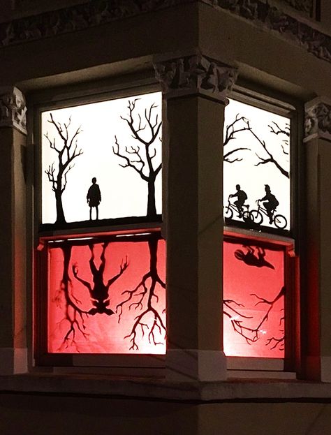 What was your favourite tv show of the decade? Why not start the year off by getting creative and making your own window display! Diy Halloween Window Decorations, Diy Halloween Window, Porche Halloween, Stranger Things Halloween Party, Halloween Window Display, Stranger Things Theme, Stranger Things Upside Down, Halloween Window Decorations, Stranger Things Halloween