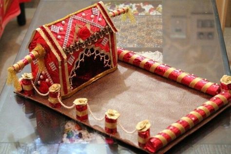 Lagan Lakhan Decoration, Wedding Gifts Diy Ideas, Lagan Lakhan, Card Decoration Ideas, Wedding Gifts Indian, Wedding Card Decorations, Wedding Invitations Creative, Ideas For Wedding Gifts, Creative Sweets