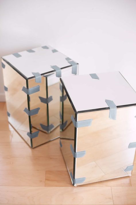 Mirror Side Table Bedroom, Mirrored Table Decor, Diy Mirrored Furniture, Mirrored Side Tables, Mirror Side Table, Ikea Mirror, Cube Table, Diy Side Table, Diy Nightstand