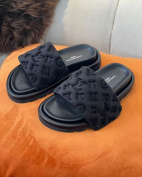 Lv Slides, Luxury Slides, Shoe Pattern, Christian Louboutin Women, Womens Watches Luxury, Louis Vuitton Men Shoes, Louis Vuitton Sandals, Gucci Men Shoes, Louis Vuitton Boots