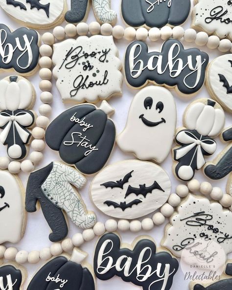 Ghost Gender Reveal Ideas, Gender Reveal Ideas For Halloween, Baby Shower Themes Halloween, Ghost Gender Reveal Cake, Halloween General Reveal, Spooky Themed Gender Reveal, Black Gender Reveal, Black Gender Reveal Ideas, Halloween Themed Baby Shower Ideas Food