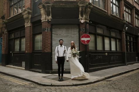 Alleyway Wedding Photos, Street Pre Wedding, Street Wedding Photoshoot, Street Wedding Photography, Urban Wedding Photography, Mehendi Photography, Wedding Photography Bridal Party, Street Wedding, City Wedding Photos