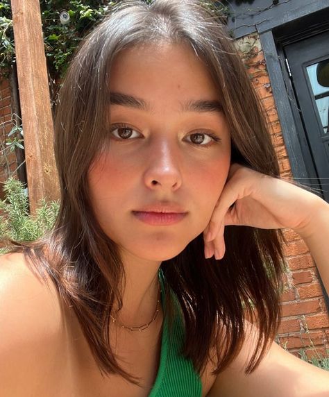 Selfie Girlie, Liza Soberano Instagram, Filipina Woman, Soft Makeup Looks, Liza Soberano, Face Makeup Tutorial, Selfie Ideas Instagram, Natural Makeup Looks, Pretty Selfies