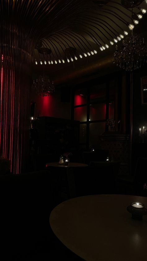 Red Low Exposure Aesthetic, Georgina Sparks Aesthetic, Georgina Sparks, Dark Aesthetics, Hotel Room Design, Dark Grunge, Night Scenery, Mood Instagram, Night Aesthetic