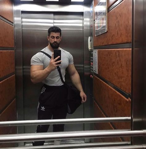 Zdud • Instagram Men Poses Reference, Mens Gym Outfits, Men Selfie, Old Bodybuilder, Burly Men, Male Model Face, Trend Tiktok, Best Physique, Muscle Man