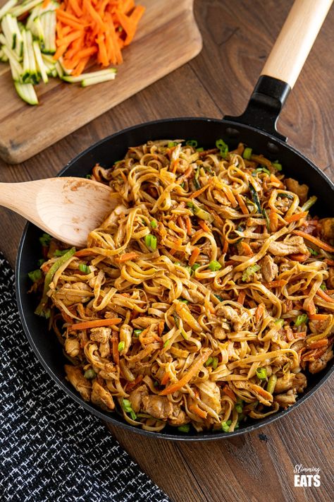 Peanut Chicken Noodles, Stir Fry With Chicken, Easy Peanut Chicken, Noodle Stir Fry, Chicken Noodles, Chicken Noodle Recipes, Peanut Noodles, Peanut Chicken, Chicken Stir Fry