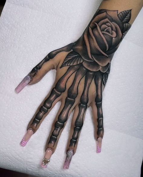 Video Tattoo, Skeleton Hand Tattoo, Tato Jari, Catrina Tattoo, Skull Hand Tattoo, Hand And Finger Tattoos, Hand Tattoos For Girls, Pretty Hand Tattoos, Cute Hand Tattoos