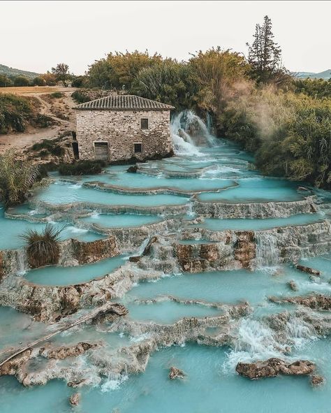 12.6 mil Me gusta, 178 comentarios - Best City Breaks (@bestcitybreaks) en Instagram: "What a place 😍⛲ 💬 Mention a hidden gem in the world, down in the comments😏💬 ----- 📷 @iamchrisborg…" City Break, Italy Tour, Stone Pool, Thermal Pool, Best Of Italy, Italy Tours, Beautiful Castles, Travel Goals, Best Cities