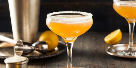 This adaptation of a classic recipe comes from Eben Freeman, bartender of Tailor Restaurant in New York City. Kamikaze Recipe, Grand Marnier Drinks, Sidecar Cocktail, Perfect Martini, Lemon Cocktail, Keto Cocktails, Sour Cocktail, Cocktail Ingredients, Classic Cocktail