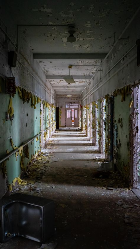 Abandoned Mental Asylum, Abandoned Asylums Psychiatric Hospital, Dystopian Hospital, Abonded Hospitals, Abandoned Hospital Creepy, Abandoned Wallpaper, Abandon Hospital, Creepy Hospital, Hospital Aesthetic