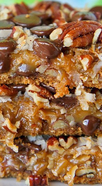 Magic Cookie Bar, Magic Cookies, Easy Bars, Magic Cookie Bar Recipe, Nuts And Chocolate, Love From The Oven, Bars Dessert, Magic Cookie Bars, Caramel Filling