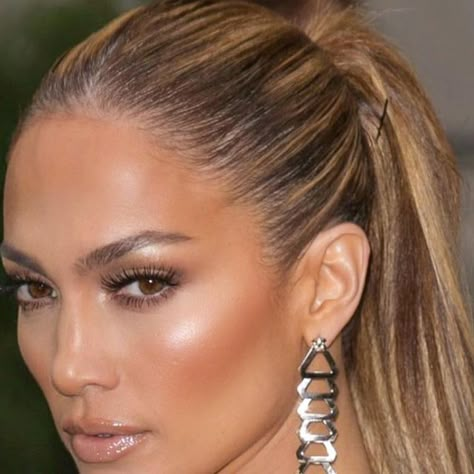 Jlo Blonde Hair, Jlo Hair Blonde Jennifer Lopez, J Lo Makeup, Dark With Highlights, Jlo Makeup, Formal Ponytail, Jennifer Lopez Makeup, Mac Face Charts, Red Makeup Looks