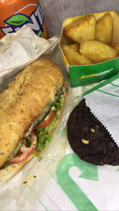 Subway Aesthetic Food, Subway Snap, Subway Fast Food, Subway Cookie, Subway Food, Brazil Food, Homemade Pancake Recipe, Instagram Storie, Junk Food Snacks