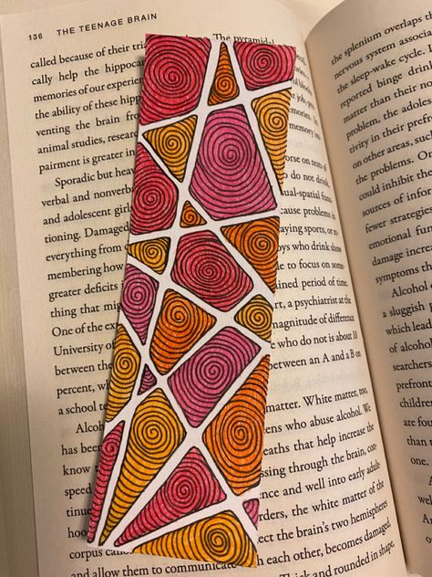 Book Marks Drawing Ideas, Drawings For Bookmarks, Doodle Art Bookmarks, Cute Book Mark Drawing, How To Make Book Marks Step By Step, Bookmarks Painting Ideas, Watercolor Bookmarks Ideas Simple, Drawing Bookmarks Ideas, Bookmark Doodle Ideas