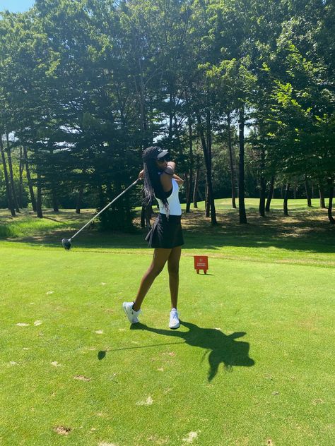 Black Golfer Girl Aesthetic, Preppy Golf Aesthetic, Country Club Lifestyle, Golf Aesthetic Black Woman, Golf Black Women, Golf Girlfriend Aesthetic, Golf Outfits Women Summer, Golf Girl Aesthetic, Golfing Aesthetic