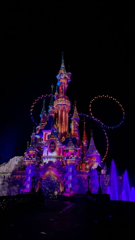 Disneyland Wallpaper Iphone, Disney Asthetics Photos, Disneyland Paris Aesthetic, Disneyland Castle, Image Moto, Disney World Pictures, Disney Paris, Disney Collage, Disney Photos