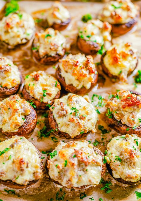 If you are looking for a perfectly easy appetizer that can serve a crowd, you need to make these Sausage Stuffed Mushrooms! Tasty, creamy, juicy and absolutely delicious. Sausage Stuffed Mushrooms Easy, Stuffed Mushrooms Cream Cheese, Stuffed Mushrooms With Cream Cheese, Stuffed Mushrooms Easy, Cream Cheese Appetizer, Mushroom Appetizers, Sausage Stuffed Mushrooms, Cheese Stuffed Mushrooms, Classic Appetizers