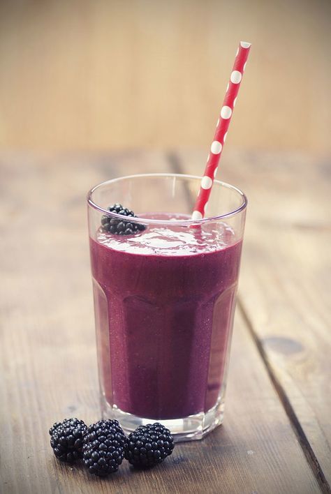 blackberry-juice Blackberry Smoothie Recipes, Blackberry Smoothie, Berry Smoothie Recipe, Eat Better, Smoothie Shakes, Yummy Smoothies, Smoothie Drinks, Smoothie Recipe, Kefir