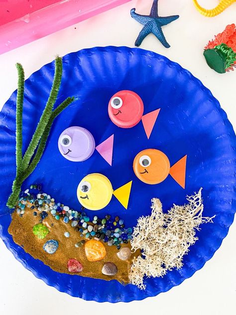 20 Paper Plate Crafts for Kids - ABCDee Learning Paper Aquarium Craft, Recycled Ocean Crafts, Aquarium Crafts For Kids, Bottle Cap Fish, Plate Crafts For Kids, Aquarium Craft, Paper Plate Crafts For Kids, Abc Art, Crafts Origami