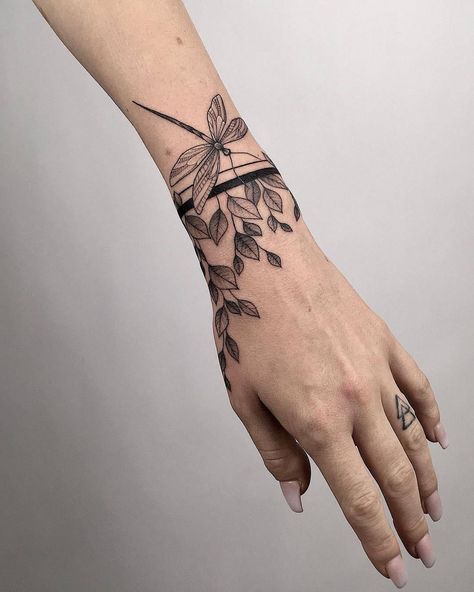 Wrist Band Tattoo, Cuff Tattoo, Inspiration Tattoos, Arm Band Tattoo, Wrist Tattoos For Women, Dragonfly Tattoo, Best Sleeve Tattoos, Band Tattoo, Sleeve Tattoos For Women