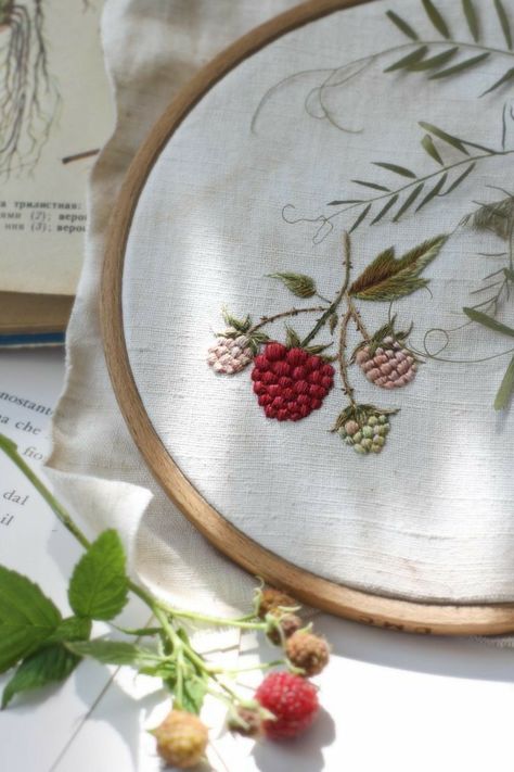 Autumn Flower Embroidery, Autumn Embroidery Ideas, Spring Embroidery Designs, Teacup Embroidery, 4th Of July Embroidery, Floral Embroidery Designs, Clover Embroidery, Drawing Embroidery, Tshirt Embroidery