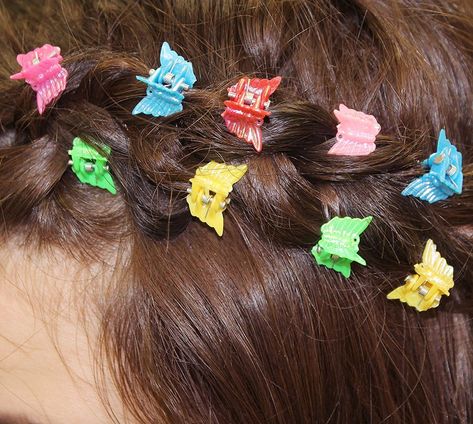 90s Fashion Accessories, Snap Clips Hairstyles, 90s Butterfly Hair Clips, Hair Clips 90s, 90s Accessories, Clip Hairstyles, 90s Hairstyles, Butterfly Hair Clip, Butterfly Clips