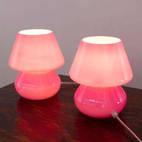 Vintage fuchsia mushroom lamp in murano glass, height 18cm, made in italy design table lamp, available in pairs and in various colours!  conditions: for a vintage piece it is in practically perfect and never used condition: no heavy scratches, no defects, no cracks, no missing parts.  type: table lamp glass colour: fuchsia (other colors on request) dimensions: l18 x h19 cm (7" w x 7.4" h)  bulbs: 1 light 110v usa/220v eu for e12/e14 bulbs (not included)  european plug (up to 250v).the wiring of Red Glass Lamp, Fun Lamps, Glass Bubble Lamp, Small Bedroom Ideas For Women, Lover House, Table Lamp Glass, Weird Furniture, Lamp Inspiration, Lamp Pink