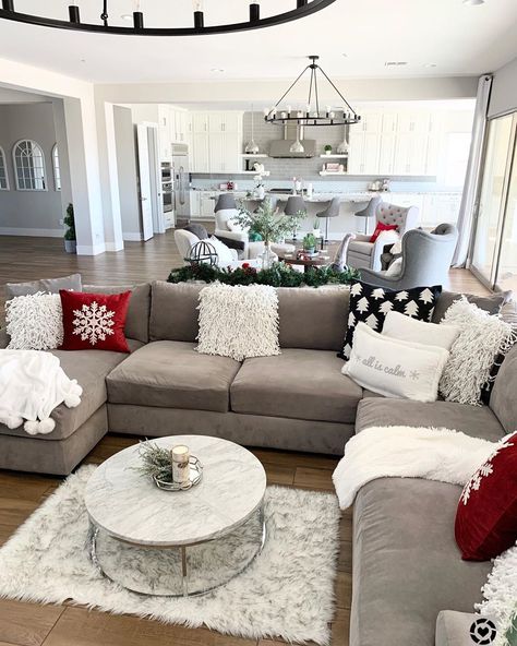 Modern Farmhouse Glam on Instagram: “A little sneak peek of the pops of Christmas red that I’ve been adding to our great room today!❤️🎅🏻🎄 I’ve been trying to get each area…” Christmas Couch Decor, Living Room Decor Ideas Cozy, Room Decor Ideas Cozy, Christmas Sofa Decor, Winter Living Room Decor, Winter Decorating Ideas, Red Living Room Decor, Christmas Sofa, Grey Sofa Living Room