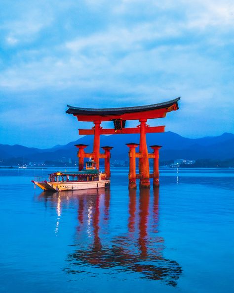 Red Flower Wallpaper, Miyajima Island, Japan Bucket List, Torii Gate, Sacred Mountain, Japan Travel Tips, Pedestrian Street, Beautiful Streets, Ancient Temples