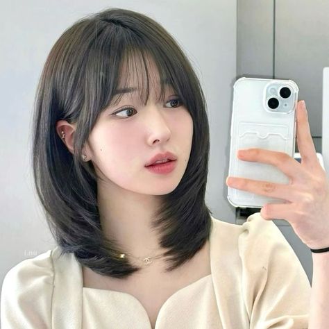 Short Hair With Wispy Bangs Round Face, Low Maintance Haircut, Mid Length Hair With Bangs Round Face, Asian Hair Bob, Long To Short Haircut, Pretty Hair Cuts, Haircut For Women, Korean Short Hair, Hair Style Korea