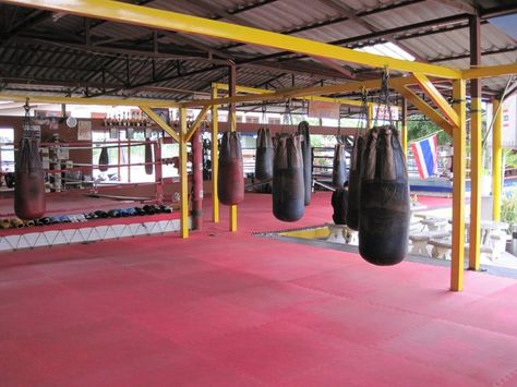 Muay Thai Gym Design, Academia Muay Thai, Outdoor Boxing, Gym Layout, Kickboxing Gym, Workout Studio, Martial Arts Gym, Muay Thai Gym, Gym Design Interior