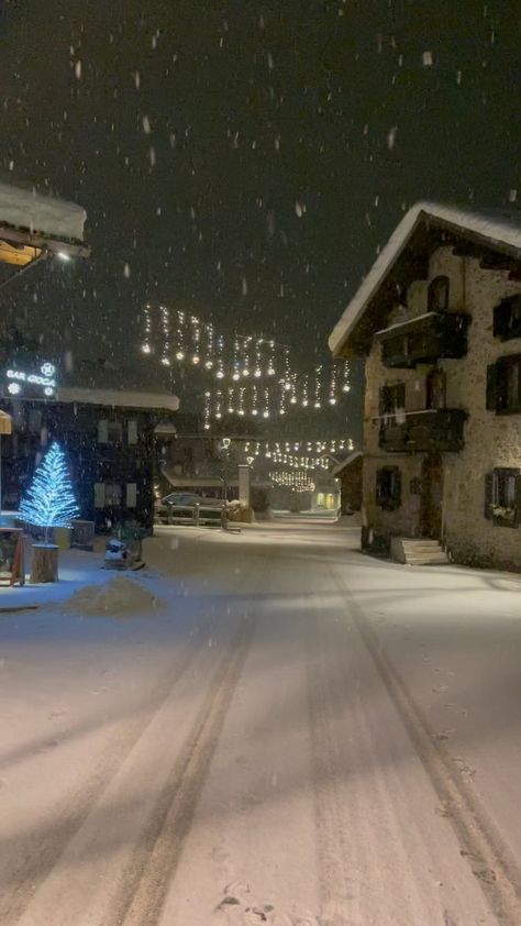 Livigno Italy, Italia Aesthetic, Press Play, Let It Snow, Tennis Court, Airplane View, Skiing, Vision Board, Italy