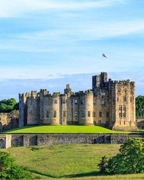 Alnwick Castle (Hogwarts Exterior Shots) Step into the magical world of Alnwick Castle, famously known as the exterior of Hogwarts in the Harry Potter films. This historic castle offers a breathtaking glimpse into the wizarding world with its stunning architecture and enchanting surroundings. 🏰✨ Key Attractions: Hogwarts Exterior: Marvel at the iconic castle façade that served as Hogwarts in the films. Discover the enchanting details that bring the magic of the Harry Potter series to life. ... Alnwick Castle, Harry Potter Films, Harry Potter Series, Magical World, Beautiful Architecture, Wizarding World, Instagram Feed, Hogwarts, The Magic