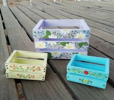 Wood Crate Painting Ideas, Wooden Crates Decor, Painting Wooden Boxes Ideas, Painted Crates Ideas, Crate Box Ideas, Crate Painting Ideas, Wooden Crate Painting Ideas, Wooden Box Painting Ideas, Wooden Crate Ideas