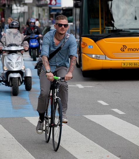 Copenhagen (cycle) street style & the 'swedish/scandinavian' haircut Scandinavian Haircut, City Bike Style, Mountain Bike Training, Urban Bike Style, City Cycling, Urban Bicycle, Cycling City, Mountain Bike Frames, Bike Training