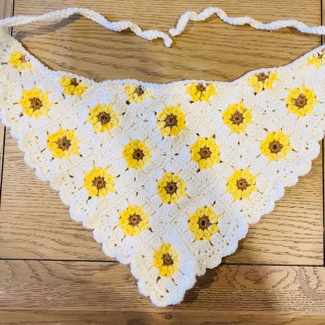 Retro Sunflower, Handmade Sunflower, Bikinis Crochet, Crochet Bandana, Crochet Sunflower, Crochet Inspo, Fun Crochet Projects, Boho Retro, Hair Decorations