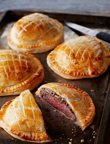 Beef Wellington Lattice, Beef Wellington Recipe Individual, Beef Wellington Hand Pies, Easy Mini Beef Wellington, Beef Wellington With Ground Beef, Christmas Beef Wellington, Individual Beef Wellington Recipe, British Holiday Recipes, Wellington Recipe