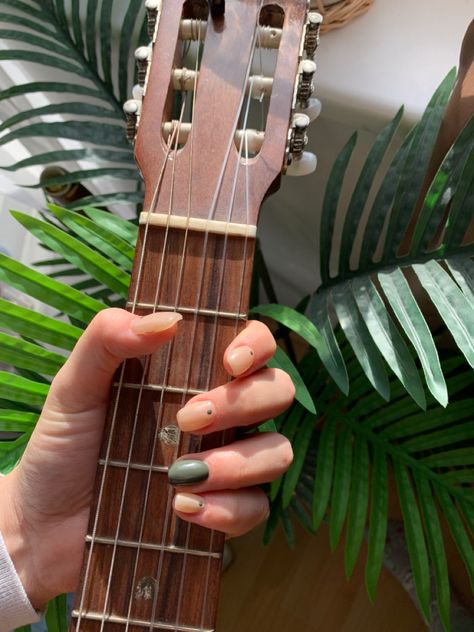 Guitar Friendly Nails, Nails For Guitar Players, Guitarist Nails, Guitar Nails, Album Ideas, Casual Nails, Drama Queen, Simple Nails, Guitarist