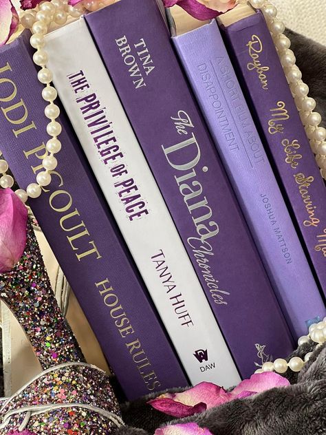 Light Purple Aesthetic Pastel, Light Lavender Aesthetic, Purple Royal Aesthetic, Purple Books Aesthetic, Purple Study, Purple Books, Orange Book, Daphne Blake, Lavender Haze